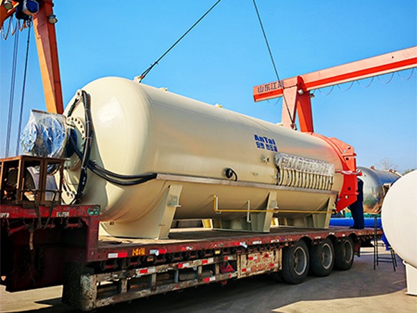 汽車(chē)內(nèi)飾碳纖維熱壓罐發(fā)貨現(xiàn)場(chǎng)